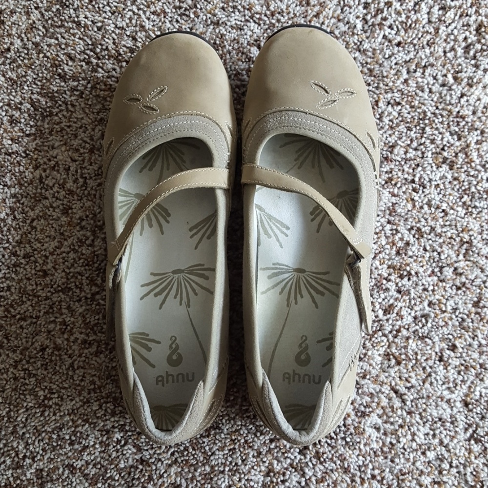 Ahnu Mary Jane's, size 11